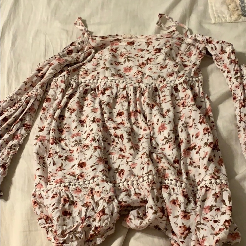 flowery off the shoulder one strap shirt